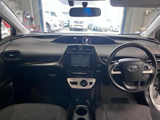 2017 Toyota Prius - Thumbnail