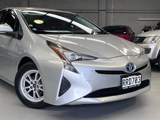 2017 Toyota Prius - Thumbnail