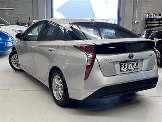 2017 Toyota Prius - Thumbnail