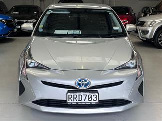 2017 Toyota Prius - Thumbnail