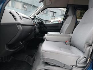 2006 Toyota Hiace - Thumbnail