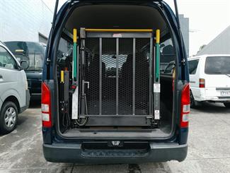 2006 Toyota Hiace - Thumbnail