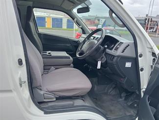 2012 Toyota Hiace - Thumbnail