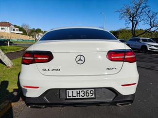 2018 Mercedes-Benz GLC 250 - Thumbnail