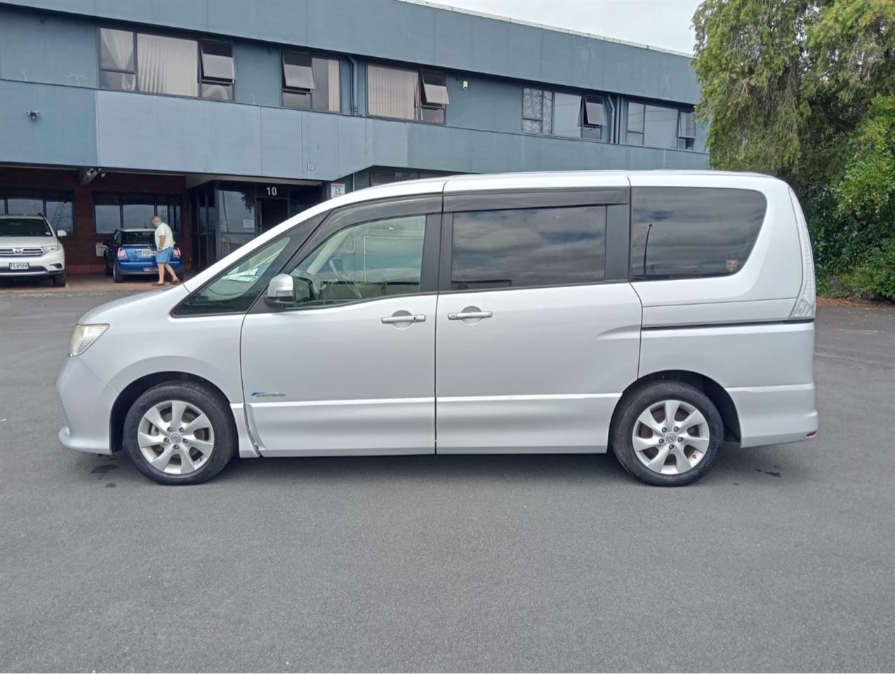 2013 Nissan Serena