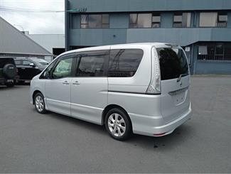 2013 Nissan Serena - Thumbnail