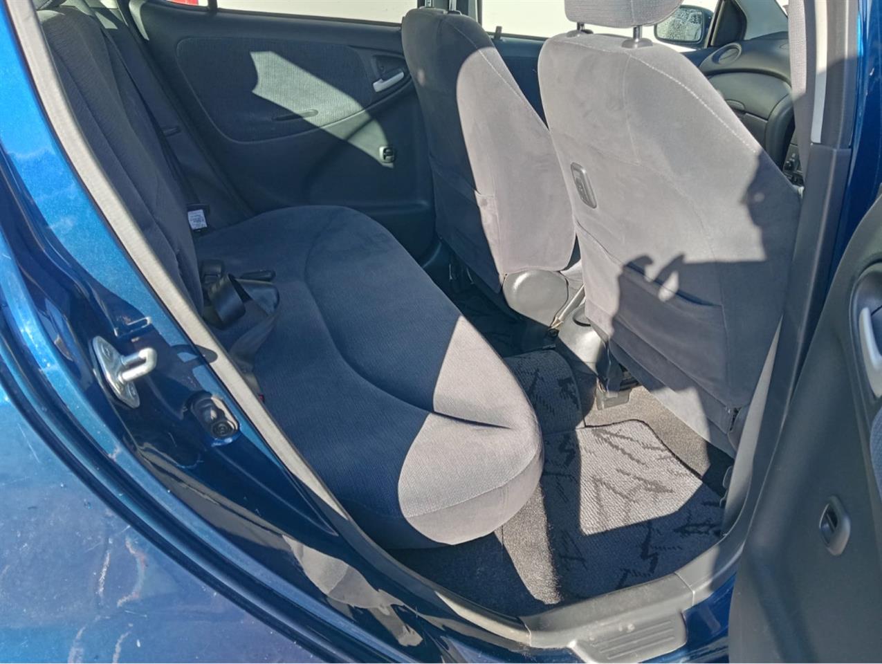 2004 Toyota Vitz