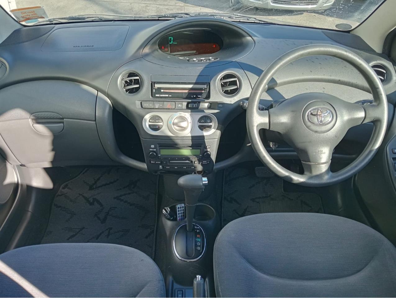 2004 Toyota Vitz