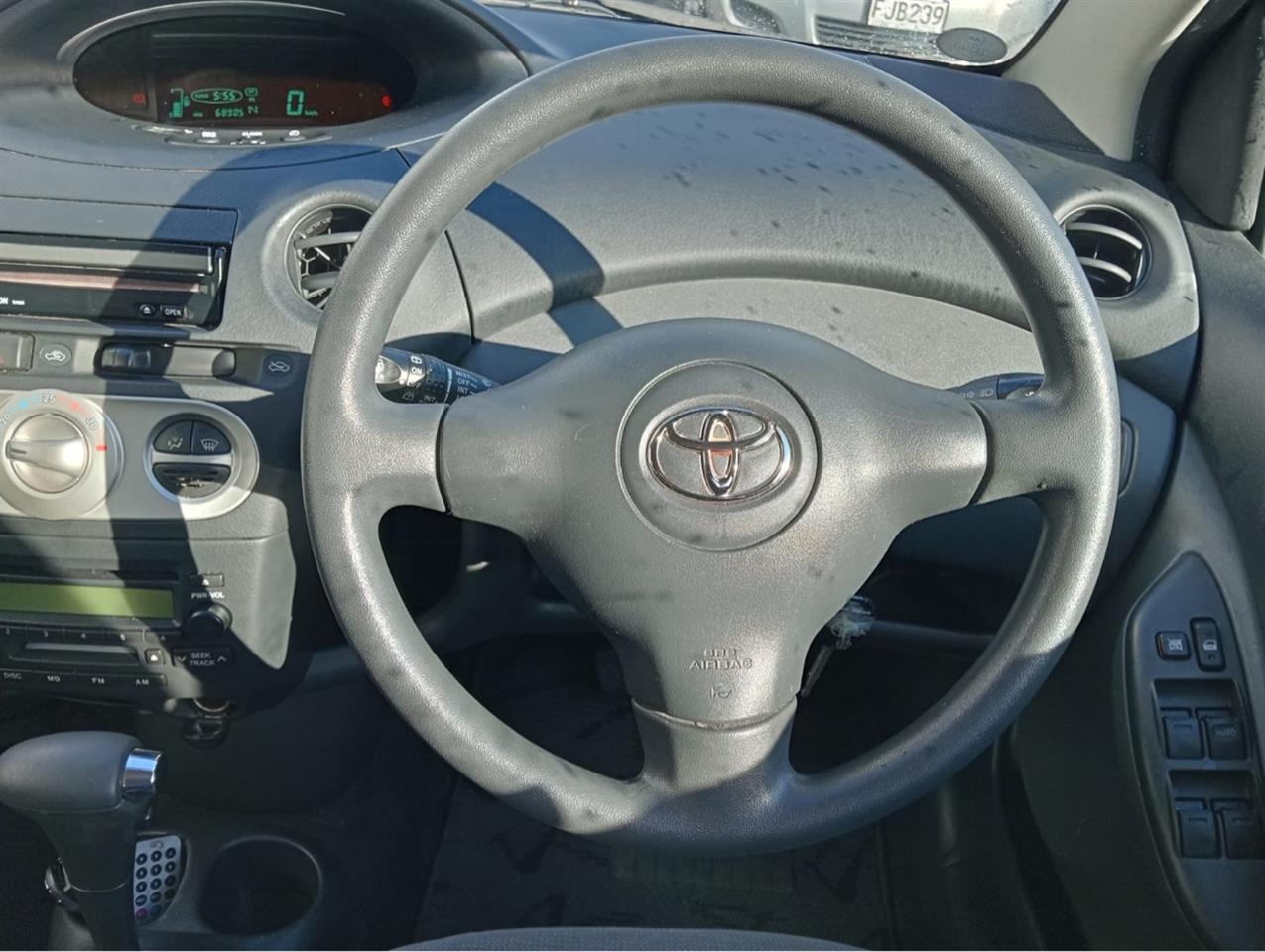 2004 Toyota Vitz