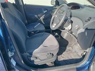 2004 Toyota Vitz - Thumbnail