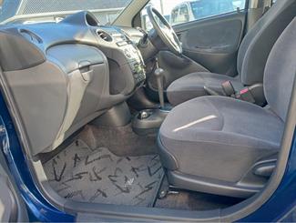 2004 Toyota Vitz - Thumbnail