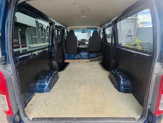 2015 Toyota Hiace - Thumbnail