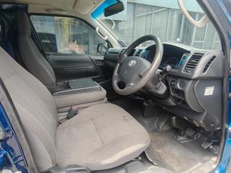 2015 Toyota Hiace - Thumbnail