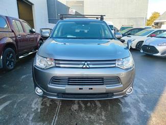 2014 Mitsubishi Outlander - Thumbnail