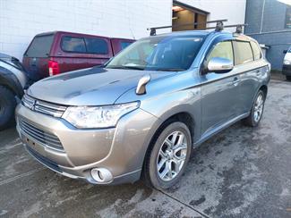 2014 Mitsubishi Outlander - Thumbnail