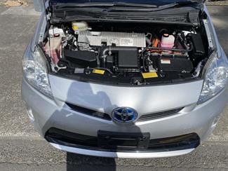 2014 Toyota Prius - Thumbnail