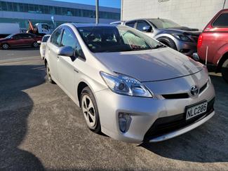 2014 Toyota Prius - Thumbnail