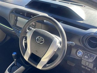2013 Toyota Aqua - Thumbnail