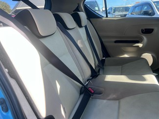 2013 Toyota Aqua - Thumbnail