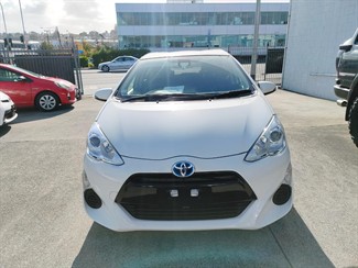 2015 Toyota Aqua - Thumbnail