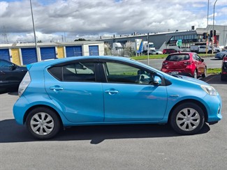 2014 Toyota Aqua - Thumbnail