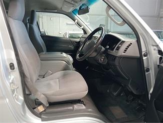 2010 Toyota Hiace - Thumbnail