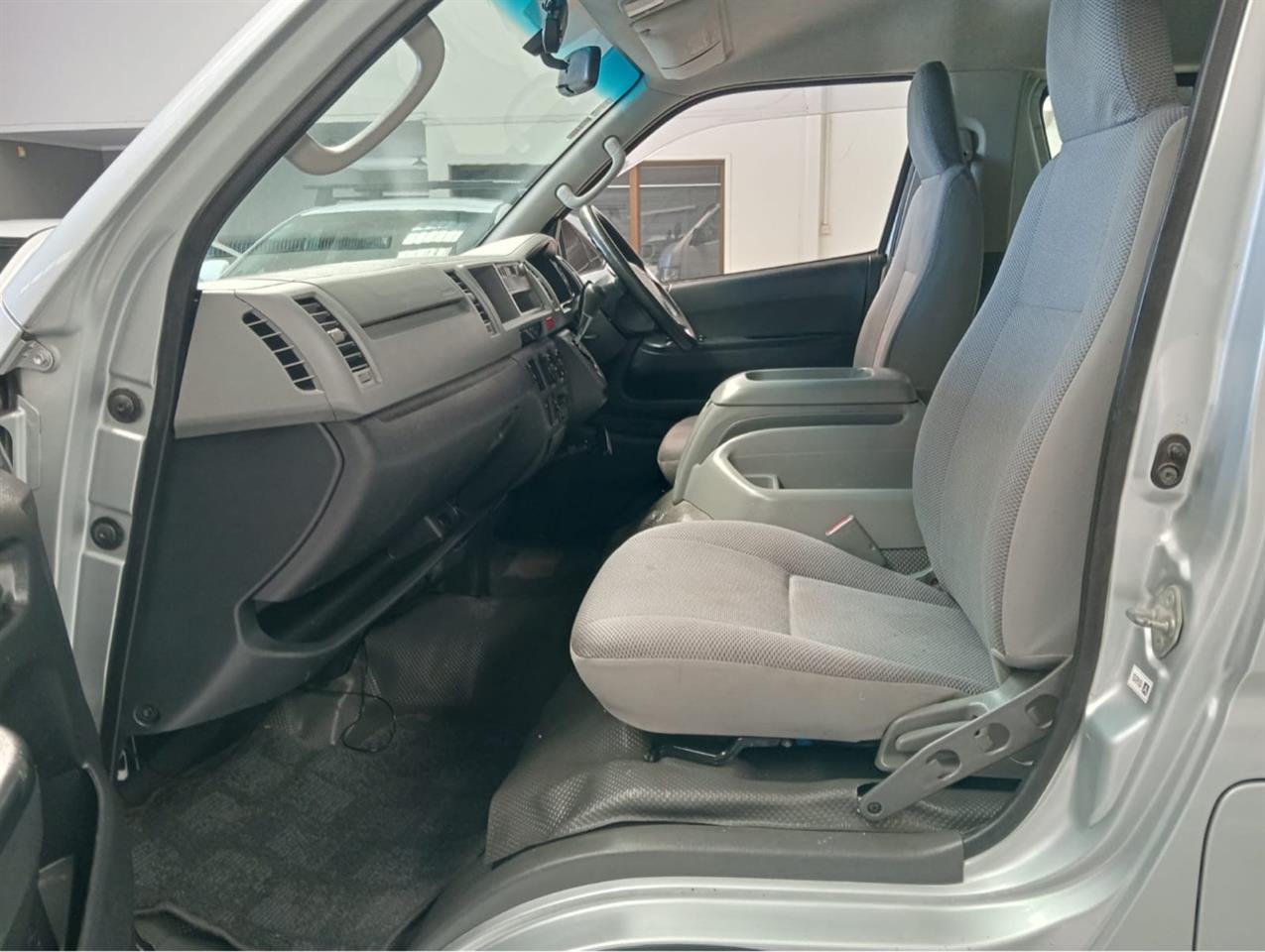 2010 Toyota Hiace