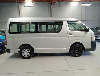 2010 Toyota Hiace - Thumbnail