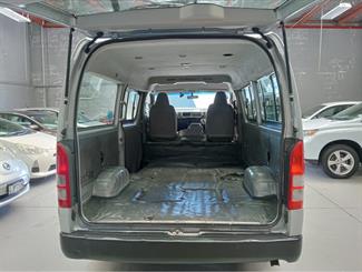 2010 Toyota Hiace - Thumbnail