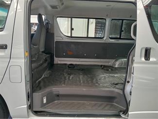 2010 Toyota Hiace - Thumbnail