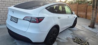 2023 Tesla Model Y - Thumbnail