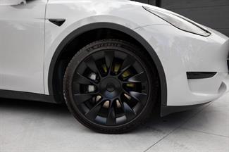 2023 Tesla Model Y - Thumbnail