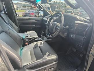 2024 Toyota Hilux - Thumbnail